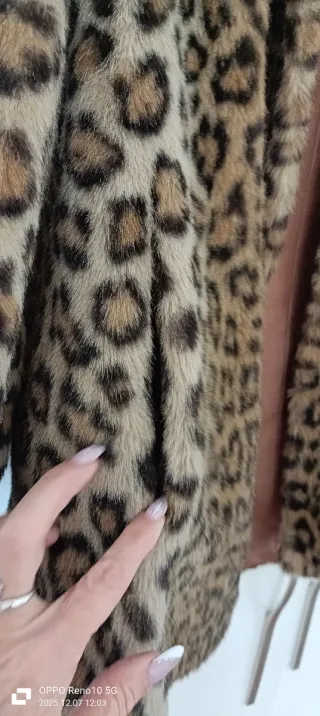 Abrigo leopardo pelo sintético