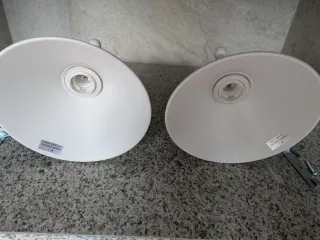 Coppia di lampade da parete bianche vintage