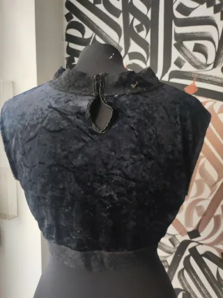 Top terciopelo negro