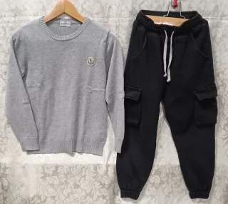 Maglia Moncler Grigia e Pantalone Nero,  anni 10