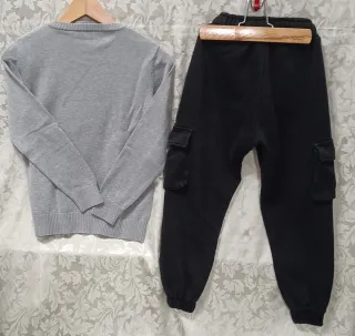 Maglia Moncler Grigia e Pantalone Nero,  anni 10