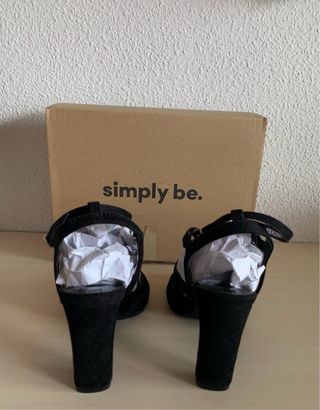 Sandalias negras talla 37 de Simply Be a estrenar