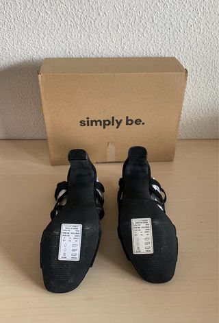 Sandalias negras talla 37 de Simply Be a estrenar