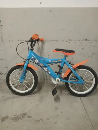 Bicicleta infantil azul y naranja