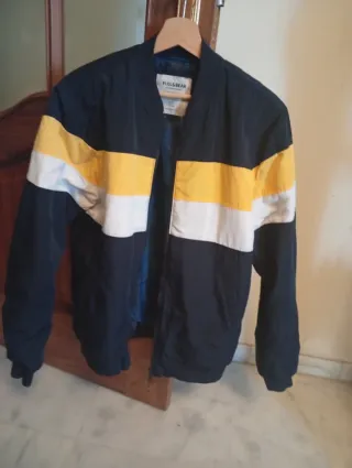 Chaqueta Pull&Bear Negra y Amarilla Talla L