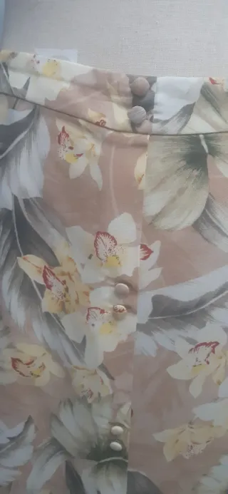 Falda midi floral Mango