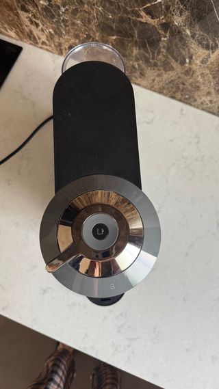 Cafetera Nespresso Vertuo Next Gris