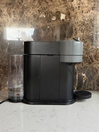 Cafetera Nespresso Vertuo Next Gris