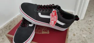 Zapatillas Vans Negras y Rojas