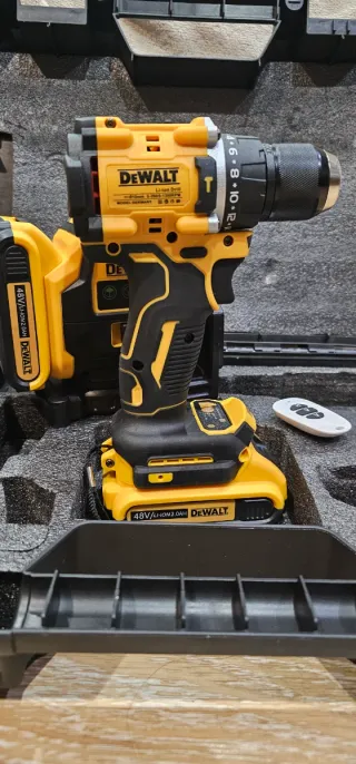 Nivel Láser y Atornilladora DeWalt