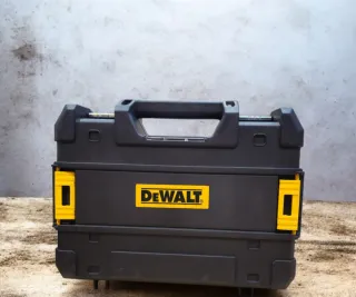 Nivel Láser y Atornilladora DeWalt