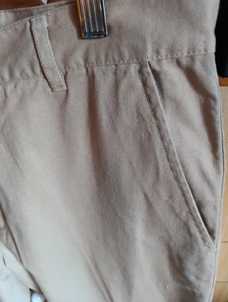 Pantalón chino beige hombre