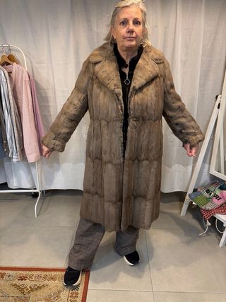 Abrigo de piel gris