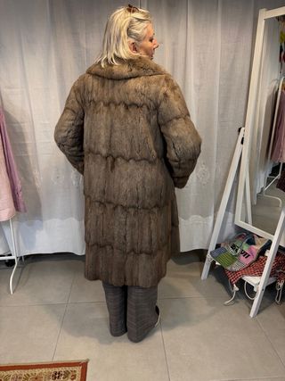 Abrigo de piel gris