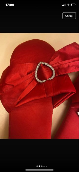 Pantofole rosse in raso con fiocco e strass