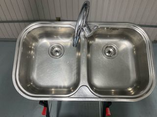 Fregadero doble acero inoxidable con grifo