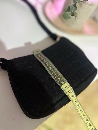 Mini borsa nera con catena