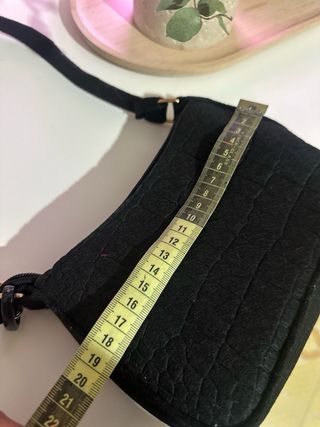 Mini borsa nera con catena