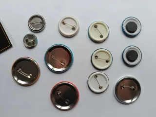 Lote de 12 chapas Ben 10, Pokémon, cumpleaños.