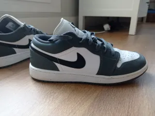 Nike Air Jordan Low Grises y Blancas.