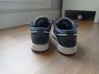 Nike Air Jordan Low Grises y Blancas.