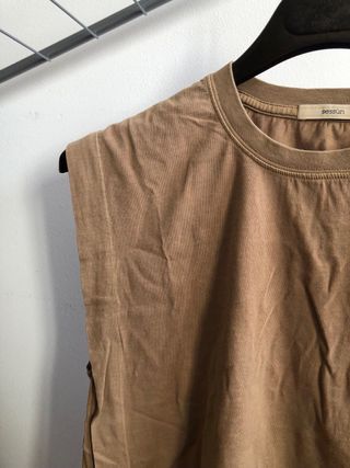 Camiseta Sessun sin mangas marrón