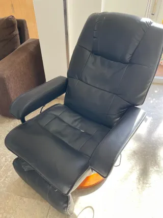 Sillón de piel negro es eléctrico pero NO FUNCIONA