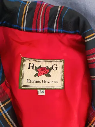 Chaqueta Hermes Govante cuadros rojos y negros