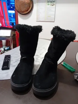 Stivaletti in camoscio nero