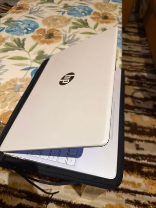 Portatile HP Laptop 15s bianco
