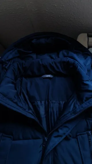 Abrigo Unit azul marino nuevo. Tamaño adolescente