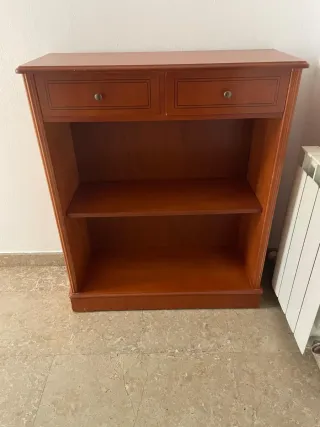 Mueble de madera marrón