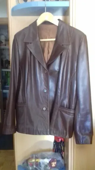 Chaqueta de cuero marrón