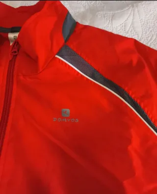 Chaqueta deportiva roja Domyos