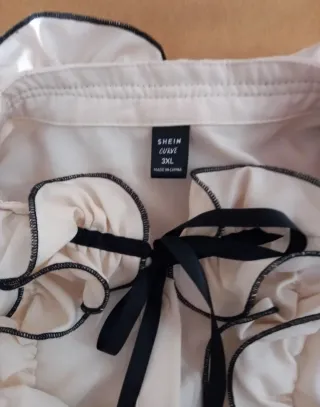 Blusa Beige con Volantes y Lazo Negro Talla 3XL