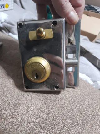 Cerradura de seguridad metálica