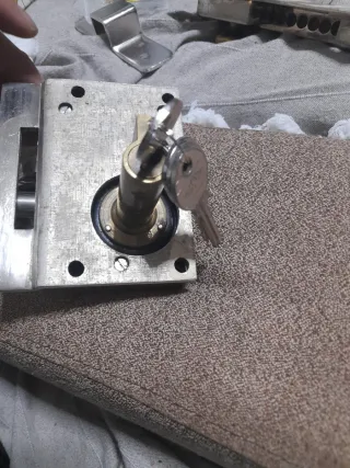 Cerradura de seguridad metálica