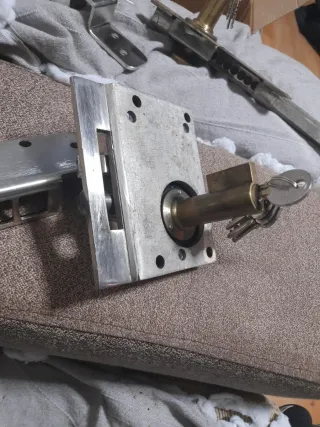 Cerradura de seguridad metálica