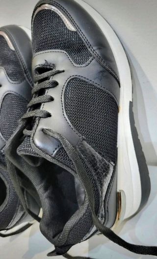 Zapatillas negras con brillito.38.