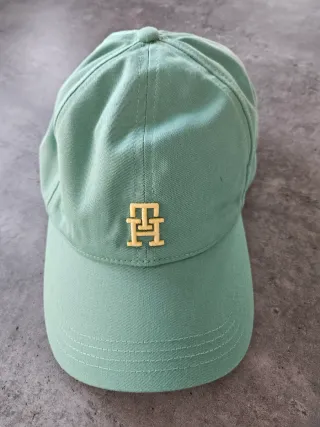 Gorra Tommy Hilfiger Verde con Logo Dorado