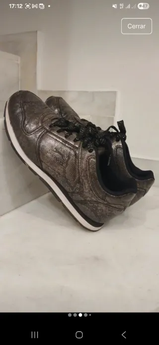 Zapatillas deportivas negras con plateado