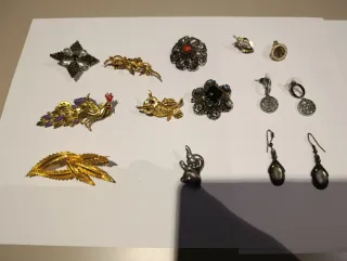 Conjunto broches y pendientes de bisuteria