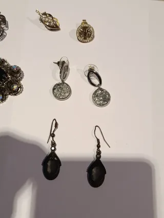 Conjunto broches y pendientes de bisuteria