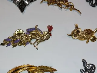 Conjunto broches y pendientes de bisuteria