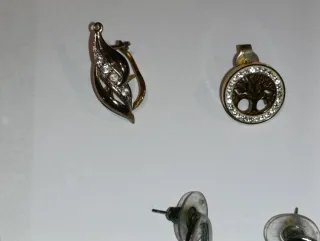 Conjunto broches y pendientes de bisuteria