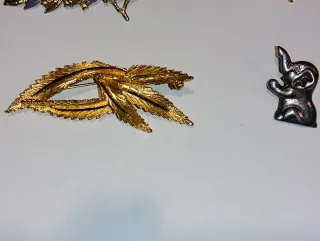 Conjunto broches y pendientes de bisuteria