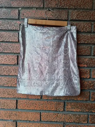 Falda plateada mini para fiestas