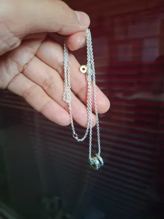 Collar plateado con dos aros