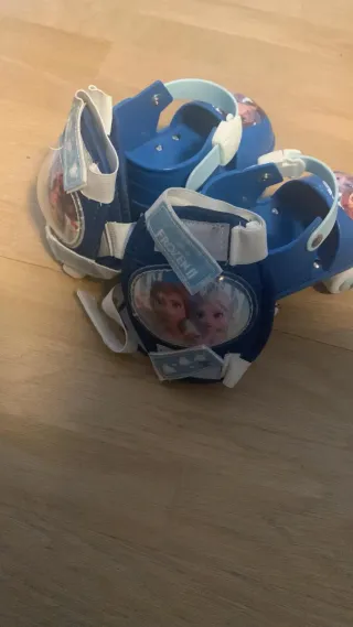 Patines y protecciones Frozen Stamp