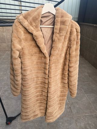Abrigo pelo sintético beige talla L/XL